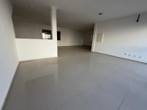 Depósito com 1.500m² no bairro Sarandi em Porto Alegre para Alugar
