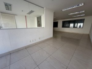 Depósito com 1.500m² no bairro Sarandi em Porto Alegre para Alugar