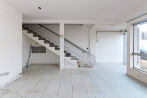 Depósito com 700m² no bairro Sarandi em Porto Alegre para Alugar