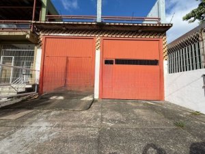Depósito com 240m² no bairro Santa Rosa de Lima em Porto Alegre para Alugar