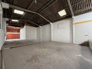 Depósito com 240m² no bairro Santa Rosa de Lima em Porto Alegre para Alugar