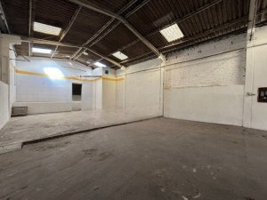 Depósito com 240m² no bairro Santa Rosa de Lima em Porto Alegre para Alugar