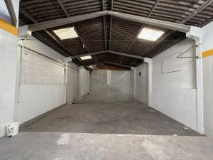 Depósito com 240m² no bairro Santa Rosa de Lima em Porto Alegre para Alugar