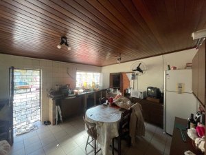 Casa com 190m², 4 dormitórios no bairro Partenon em Porto Alegre para Alugar