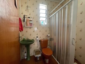 Casa com 190m², 4 dormitórios no bairro Partenon em Porto Alegre para Alugar
