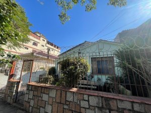 Casa com 190m², 4 dormitórios no bairro Partenon em Porto Alegre para Alugar