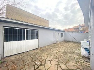 Casa com 220m², 2 dormitórios no bairro Sarandi em Porto Alegre para Alugar
