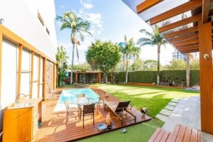 Casa com 216m², 3 dormitórios no bairro Jardim Itu em Porto Alegre para Alugar