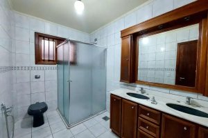 Casa com 362m², 5 dormitórios no bairro Jardim Itu em Porto Alegre para Alugar