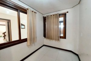Casa com 362m², 5 dormitórios no bairro Jardim Itu em Porto Alegre para Alugar