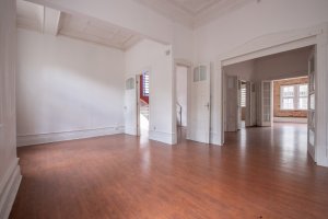 Casa comercial com 338m² no bairro Rio Branco em Porto Alegre para Alugar