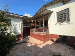 Casa com 180m², 3 dormitórios no bairro São Sebastião em Porto Alegre para Alugar