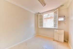 Casa com 200m², 4 dormitórios no bairro Moinhos de Vento em Porto Alegre para Alugar