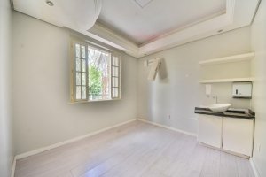 Casa com 200m², 4 dormitórios no bairro Moinhos de Vento em Porto Alegre para Alugar