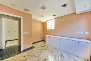 Casa com 200m², 4 dormitórios no bairro Moinhos de Vento em Porto Alegre para Alugar