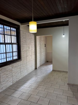 Casa com 160m², 3 dormitórios no bairro Petrópolis em Porto Alegre para Alugar