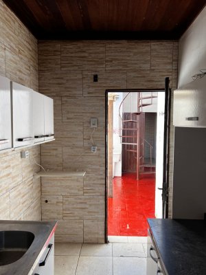 Casa com 160m², 3 dormitórios no bairro Petrópolis em Porto Alegre para Alugar
