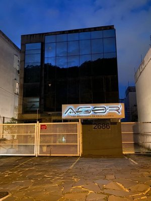 Prédio Comercial com 450m² no bairro Auxiliadora em Porto Alegre para Alugar