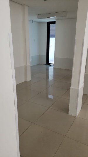 Prédio Comercial com 450m² no bairro Auxiliadora em Porto Alegre para Alugar