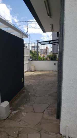 Prédio Comercial com 450m² no bairro Auxiliadora em Porto Alegre para Alugar