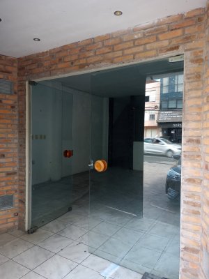 Loja com 240m² no bairro Jardim Lindóia em Porto Alegre para Alugar