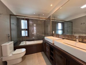 Apartamento com 142m², 2 dormitórios no bairro Moinhos de Vento em Porto Alegre para Alugar