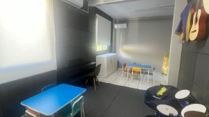 Prédio Comercial com 450m² no bairro Auxiliadora em Porto Alegre para Alugar