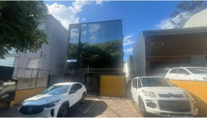 Prédio Comercial com 450m² no bairro Auxiliadora em Porto Alegre para Alugar