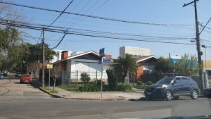 Casa com 232m², 4 dormitórios no bairro Três Figueiras em Porto Alegre para Alugar