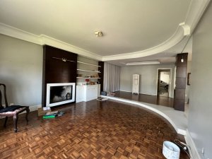 Casa com 232m², 4 dormitórios no bairro Três Figueiras em Porto Alegre para Alugar