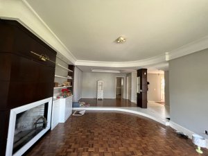 Casa com 232m², 4 dormitórios no bairro Três Figueiras em Porto Alegre para Alugar