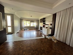 Casa com 232m², 4 dormitórios no bairro Três Figueiras em Porto Alegre para Alugar