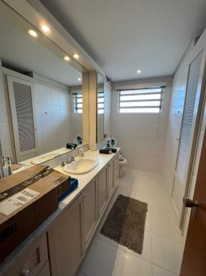 Casa com 232m², 4 dormitórios no bairro Três Figueiras em Porto Alegre para Alugar