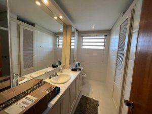 Casa com 232m², 4 dormitórios no bairro Três Figueiras em Porto Alegre para Alugar