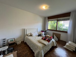 Casa com 232m², 4 dormitórios no bairro Três Figueiras em Porto Alegre para Alugar