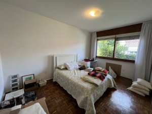 Casa com 232m², 4 dormitórios no bairro Três Figueiras em Porto Alegre para Alugar