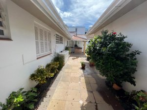 Casa com 232m², 4 dormitórios no bairro Três Figueiras em Porto Alegre para Alugar