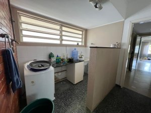 Casa com 232m², 4 dormitórios no bairro Três Figueiras em Porto Alegre para Alugar