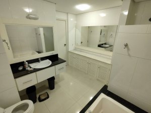 Apartamento com 340m², 3 dormitórios no bairro Moinhos de Vento em Porto Alegre para Alugar
