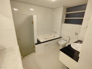 Apartamento com 340m², 3 dormitórios no bairro Moinhos de Vento em Porto Alegre para Alugar