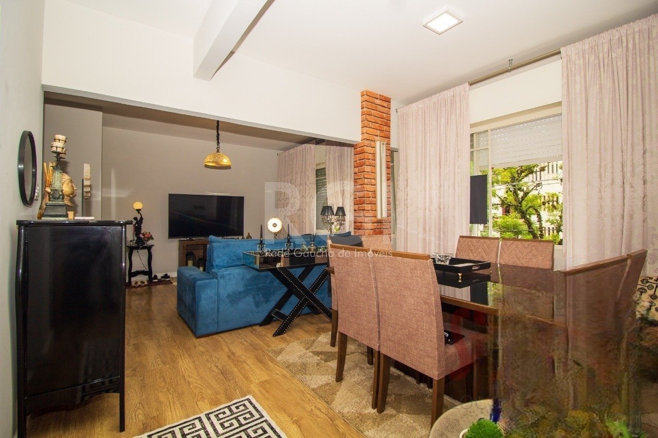 Apartamento com 89m², 3 dormitórios, 1 suíte no bairro Floresta em Porto Alegre para Comprar