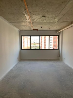 Salas/Conjuntos com 39m² no bairro Passo da Areia em Porto Alegre para Alugar