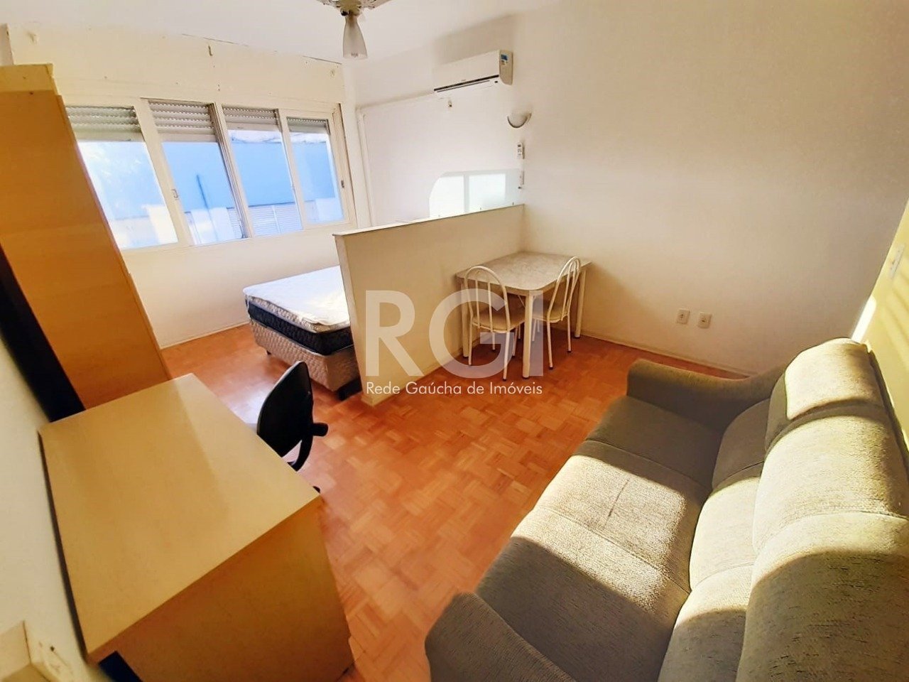 Apartamento com 31m², 1 dormitório no bairro Floresta em Porto Alegre para Comprar