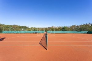 Casa Condominio com 339m², 4 dormitórios no bairro Vila Nova em Porto Alegre para Alugar