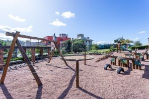 Casa Condominio com 339m², 4 dormitórios no bairro Vila Nova em Porto Alegre para Alugar