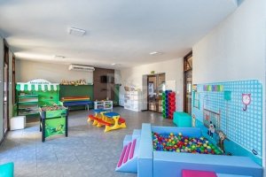 Casa Condominio com 339m², 4 dormitórios no bairro Vila Nova em Porto Alegre para Alugar