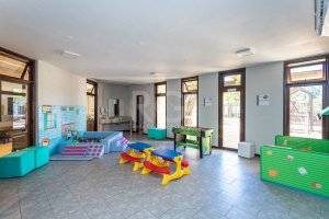 Casa Condominio com 339m², 4 dormitórios no bairro Vila Nova em Porto Alegre para Alugar