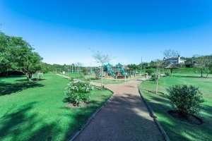 Casa Condominio com 339m², 4 dormitórios no bairro Vila Nova em Porto Alegre para Alugar