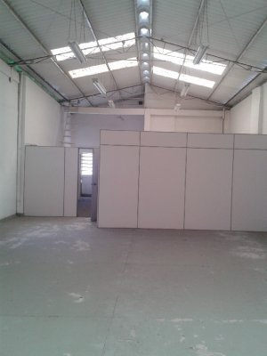 Depósito/Pavilhão com 200m² no bairro Navegantes em Porto Alegre para Alugar