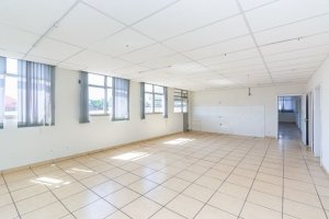 Depósito/Pavilhão com 612m² no bairro Navegantes em Porto Alegre para Alugar